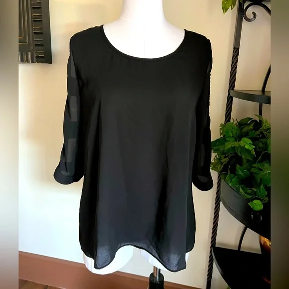 Flowing Black Blouse - Picture 4 of 8